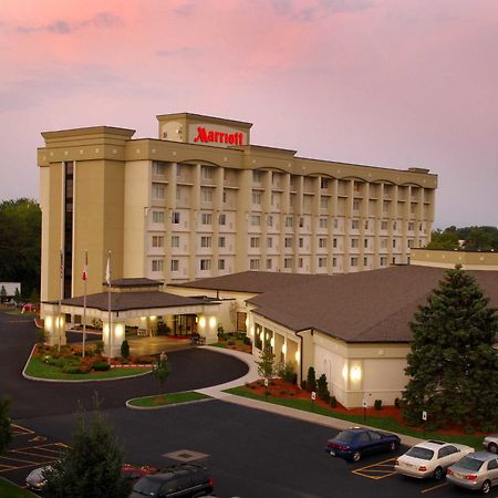 Rochester Airport Marriott Exterior foto