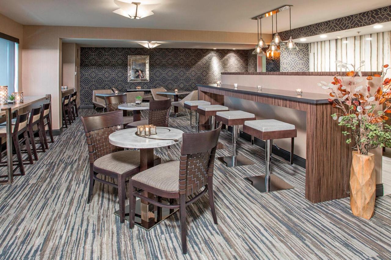 Rochester Airport Marriott Exterior foto