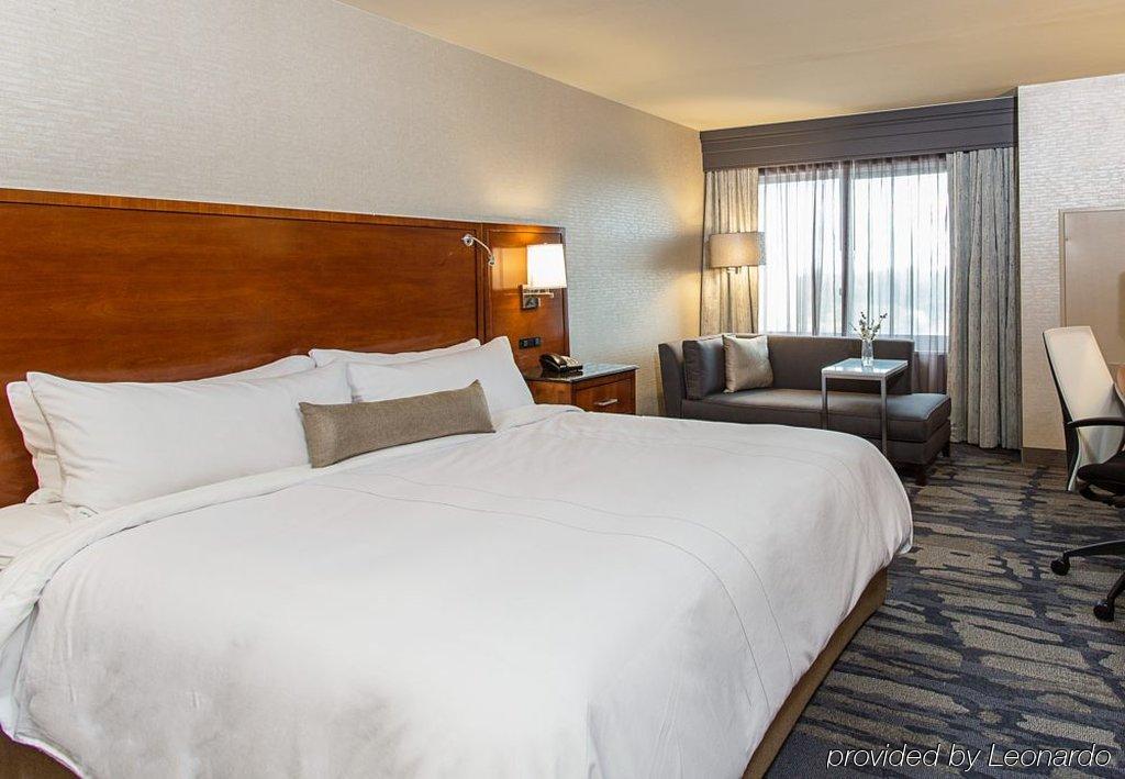 Rochester Airport Marriott Exterior foto