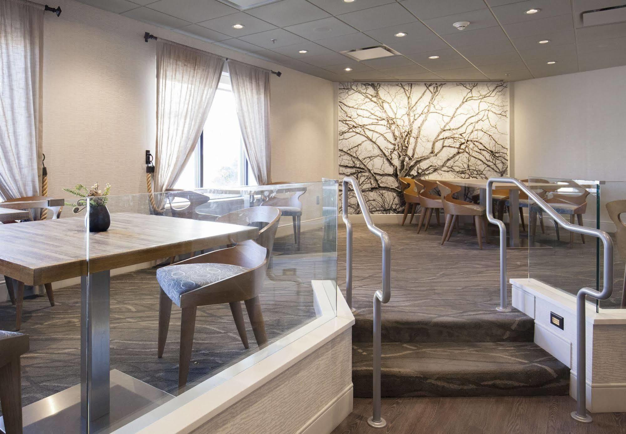 Rochester Airport Marriott Exterior foto